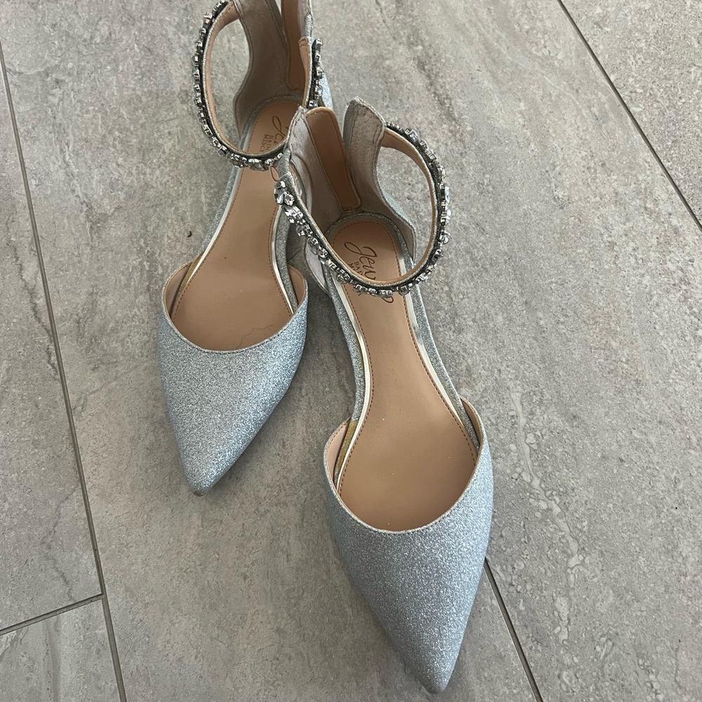NWOT Jewel Badgley Mischka Silver Sparkle Heels with Ankle Strap